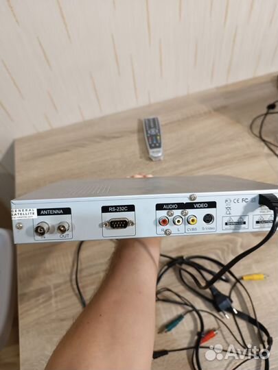 Цифровая TV приставка + тюльпаны