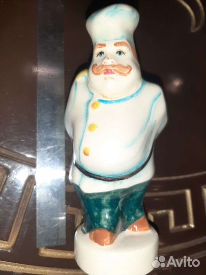 Фарфоровая фигурка повар