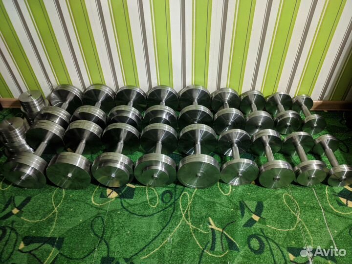 Набор гантелей