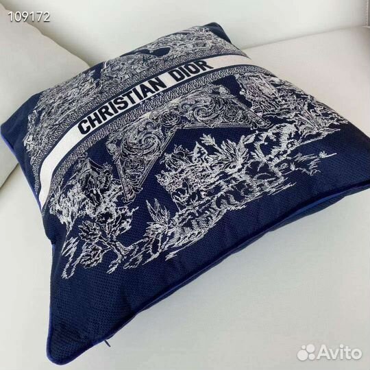 Декоративные подушки с вышивкой dior синяя