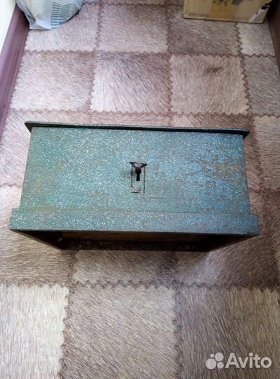 Сейф старинный