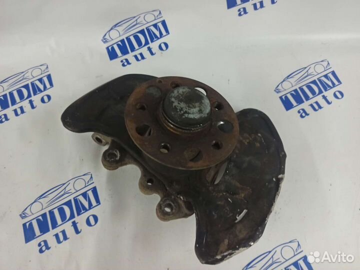 Поворотный кулак передний правый Mercedes C-class