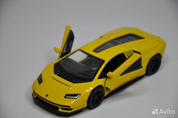 Модель автомобиля Lamborghini Countach LPI металл