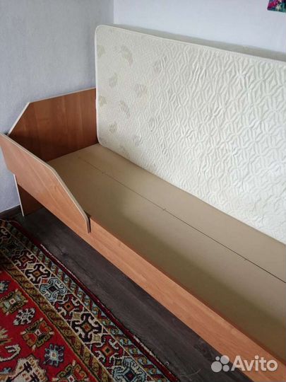 Кровать