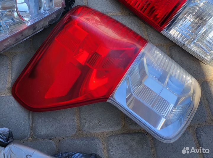 Фонарь задний левый оригинал рестайл Tundra Toyota