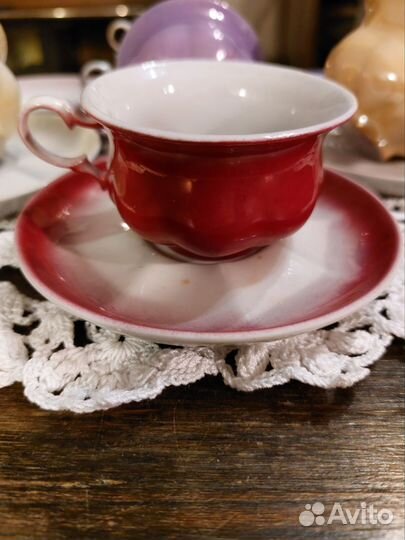 Кофейные чашки с блюдцами