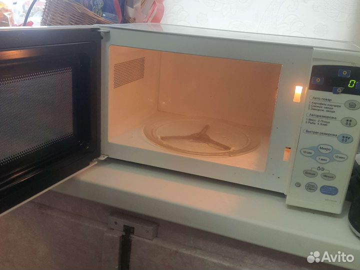 Микроволновая печь Samsung на запчасти или ремонт
