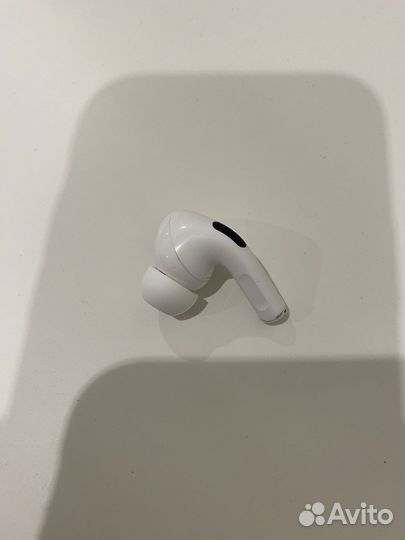 Левый наушник от airpods pro (оригинал)