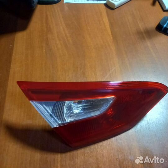 Фонарь внутренний левый Ford Focus 3 седан