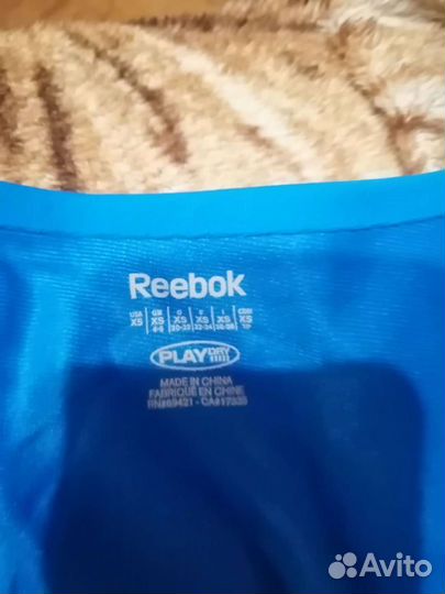 Футболка женская Reebok и спортивный костюм