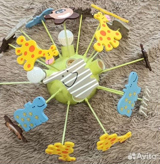 Продам люстру в детскую