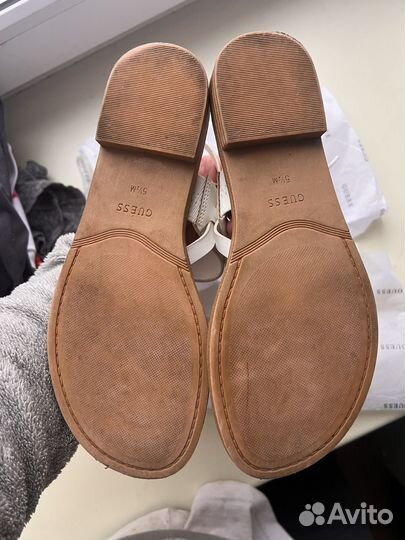 Сандалии guess