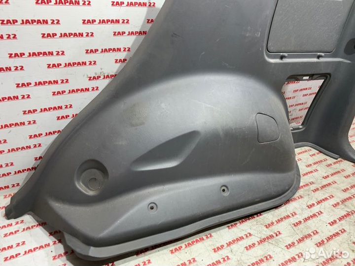 Обшивка багажника правая Toyota Rav4 ACA21 1azfse