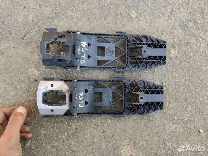 Скелет ручки двери Tiguan 1