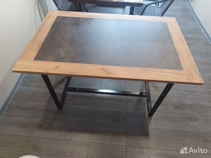 Кухонный стол