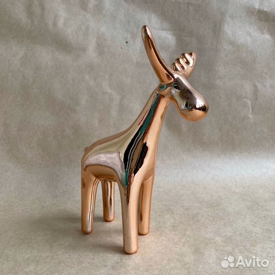 Статуэтка олень золотой