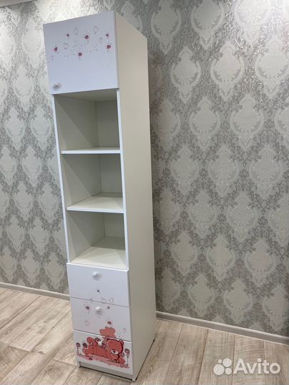 Шкаф пенал с выдвижными ящиками