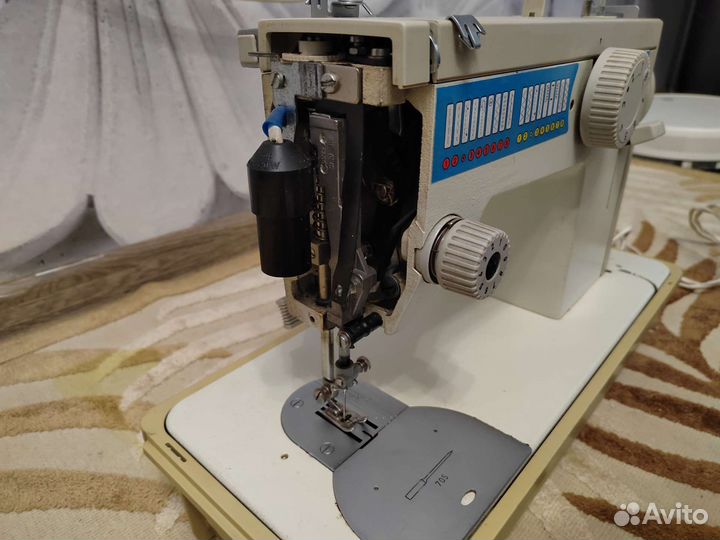 На запчасти швейная машина Veritas rubina 1490