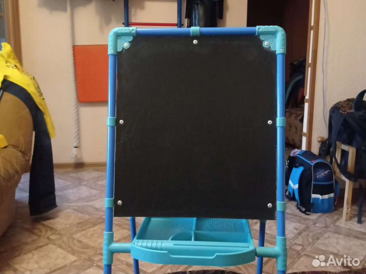 Мольберт для рисования с магнитной стороной