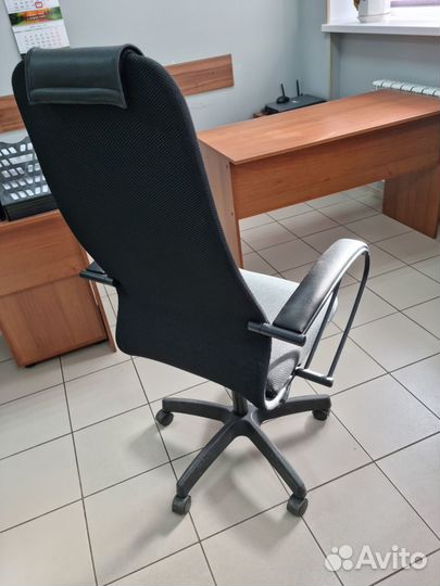 Офисное кресло руководителя