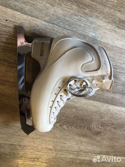 Фигурные коньки edea ice fly