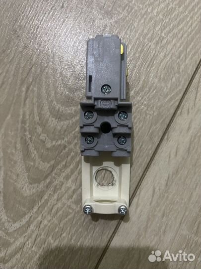 Ввод питания трехфазного шинопровода