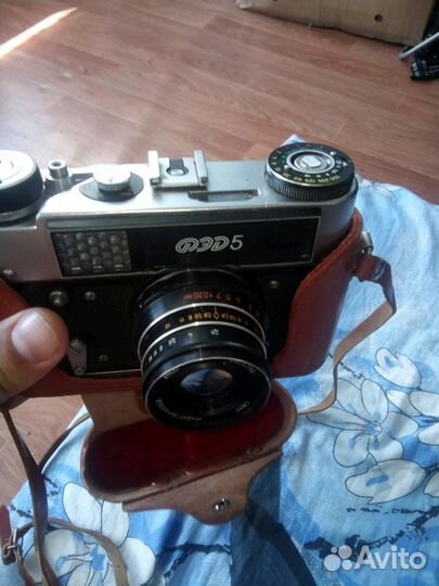 Два Фотоаппарата и кинокамера