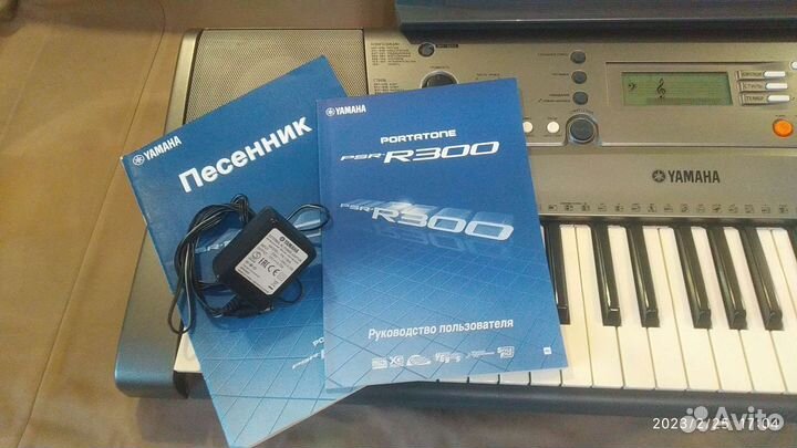 Синтезатор Yamaha PSR -R300