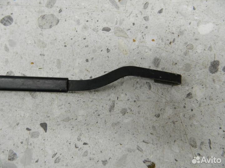 Поводок стеклоочистителя передний правый Toyota Ma