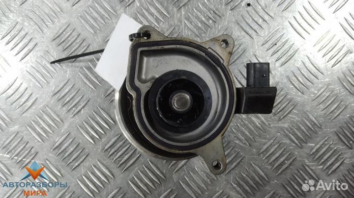 Помпа Volkswagen Golf 6 2010 03C121004