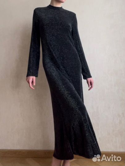 Длинное блестящее платье