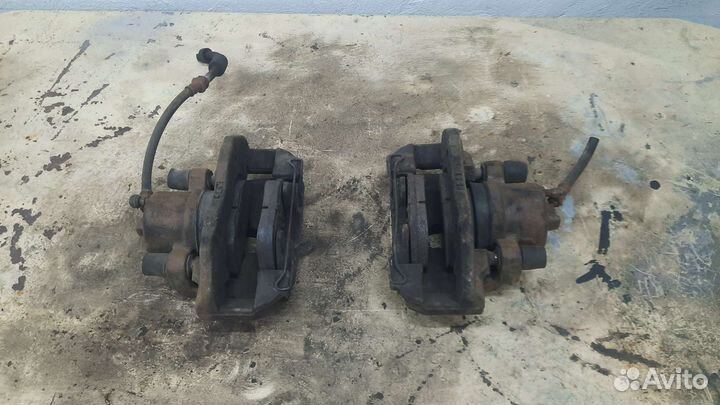 Супорт передний левый/правый mazda 3 bk