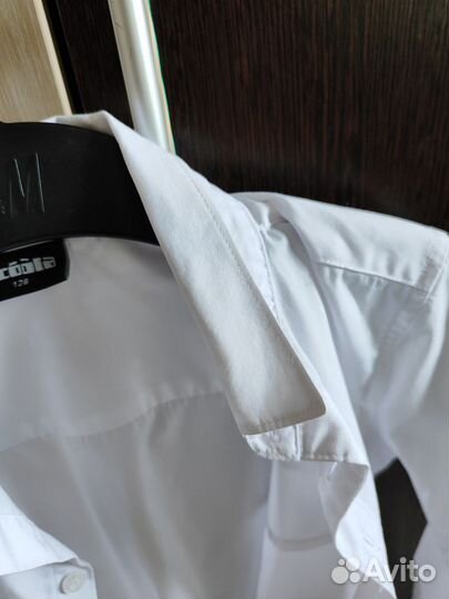 3 белые классические рубашки на мальчика 128