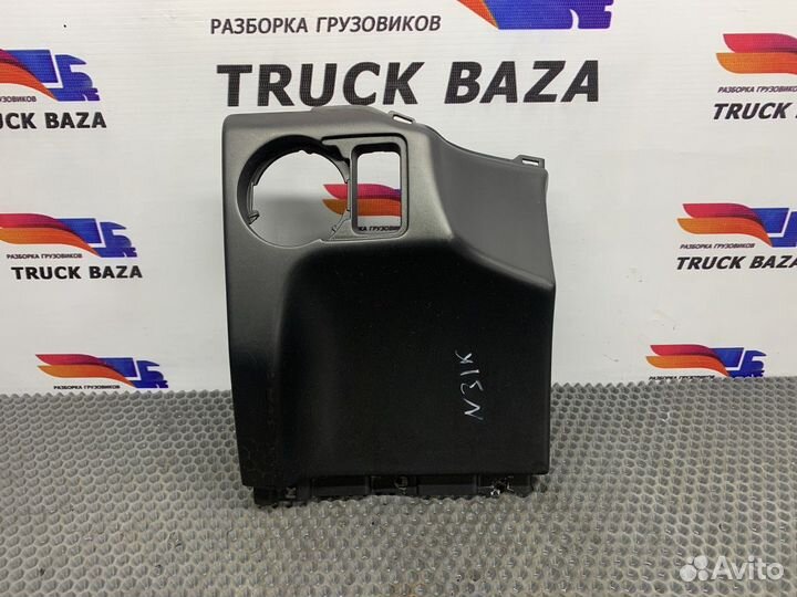 81617016305 Передняя панель салона