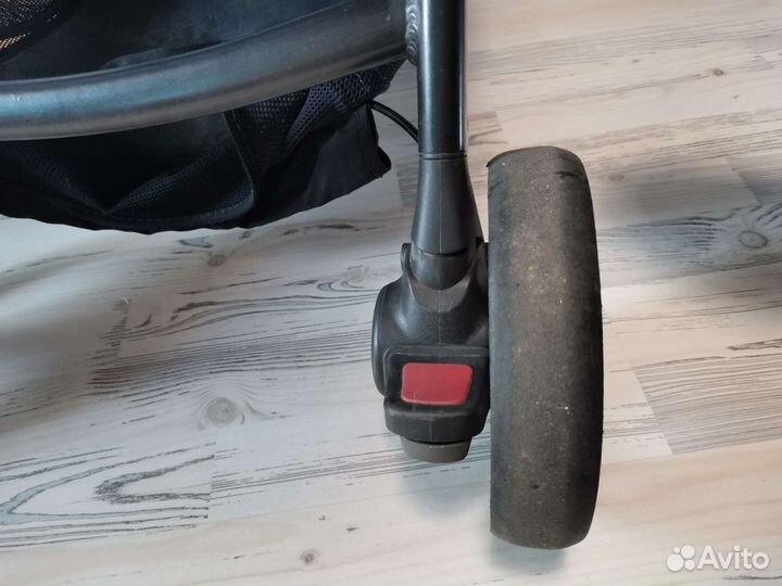 Прогулочная коляска MamasPapas Armadillo