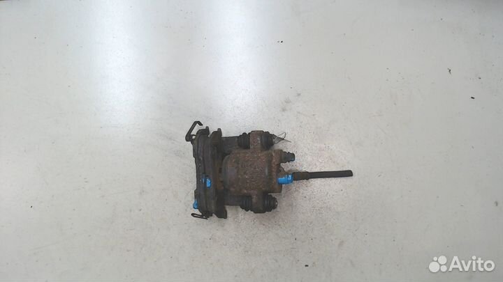 Суппорт Infiniti QX56, 2004