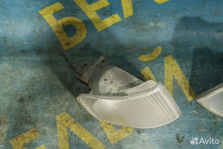 Передний поворотник Ford Escort