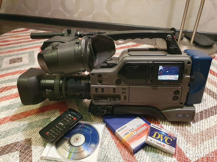 Видеокамера Sony DSR-250