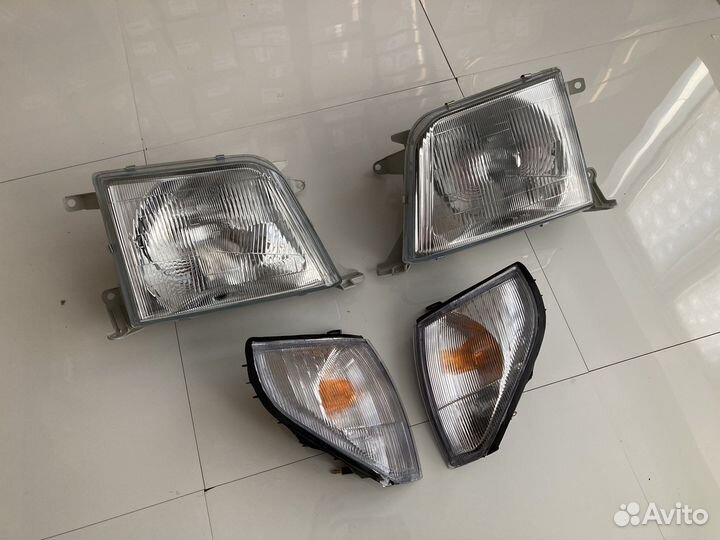 Фара (комплект) Toyota Land Cruiser Prado 90