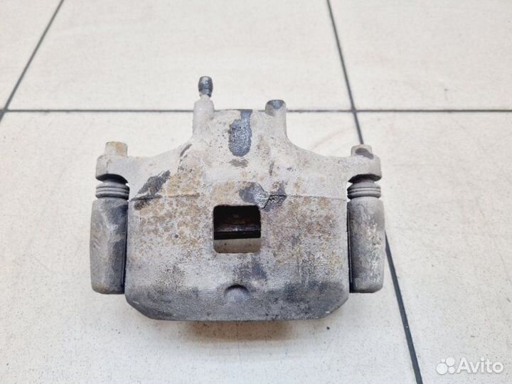 Суппорт передний правый Mitsubishi Outlander 3 2.0