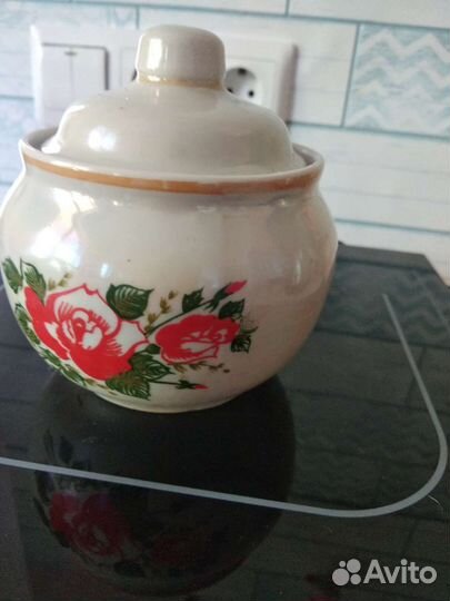 Заварочный чайник и сахарница