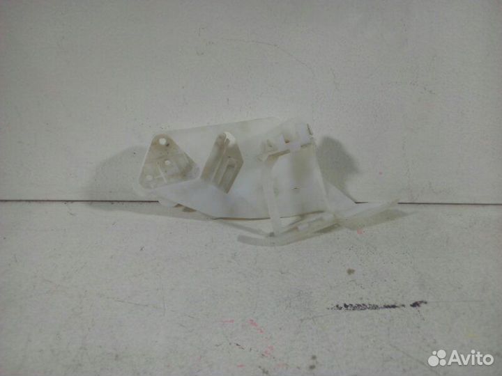 Кронштейн задний правый Volkswagen Passat B7 B7