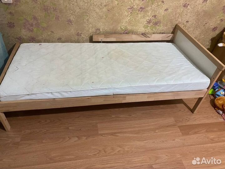 Детская кровать с матрасом