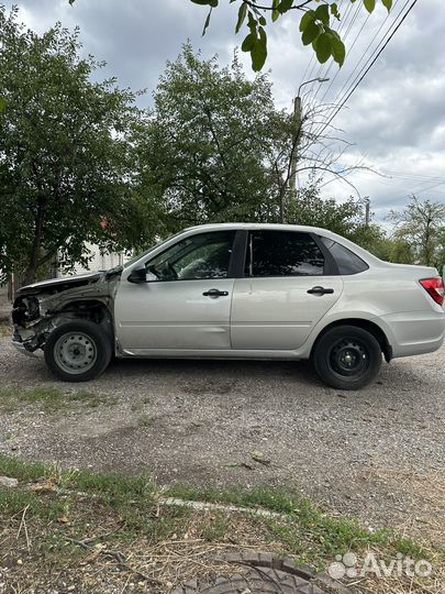 LADA Granta 1.6 МТ, 2022, битый, 43 880 км