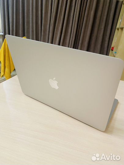 Apple MacBook Air (M1, 2020) 8 гб, 256 гб SSD