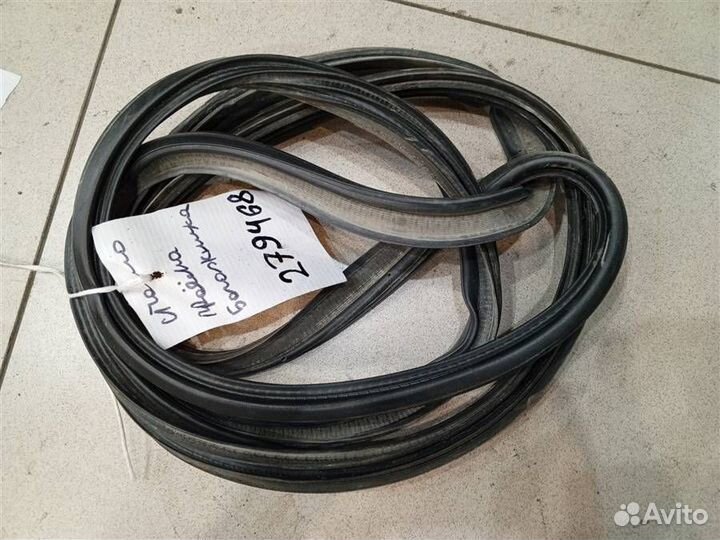 Уплотнитель проема багажника Toyota Corolla Spaci