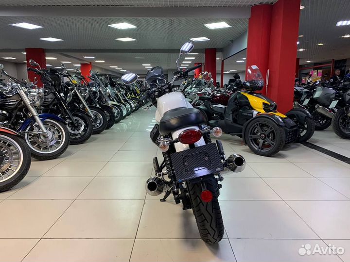 Moto Guzzi V7 Stone 2013