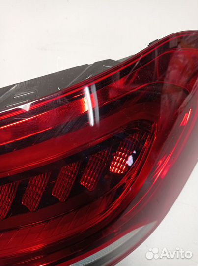 Фонарь задний правый наружный на Mercedes-Benz