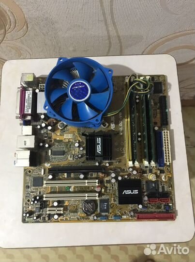 Материнская плата с процессором и памятью