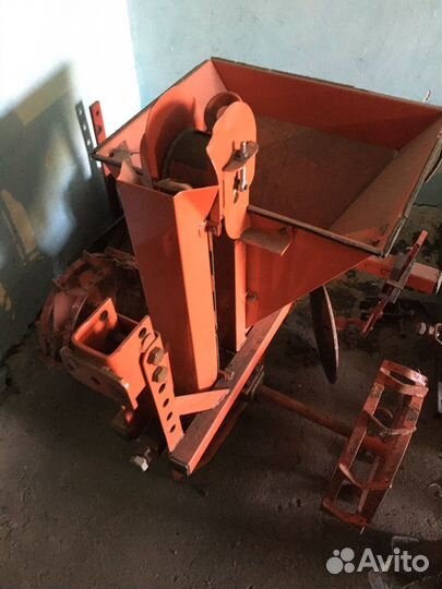 Картофелесажалка на мотоблок